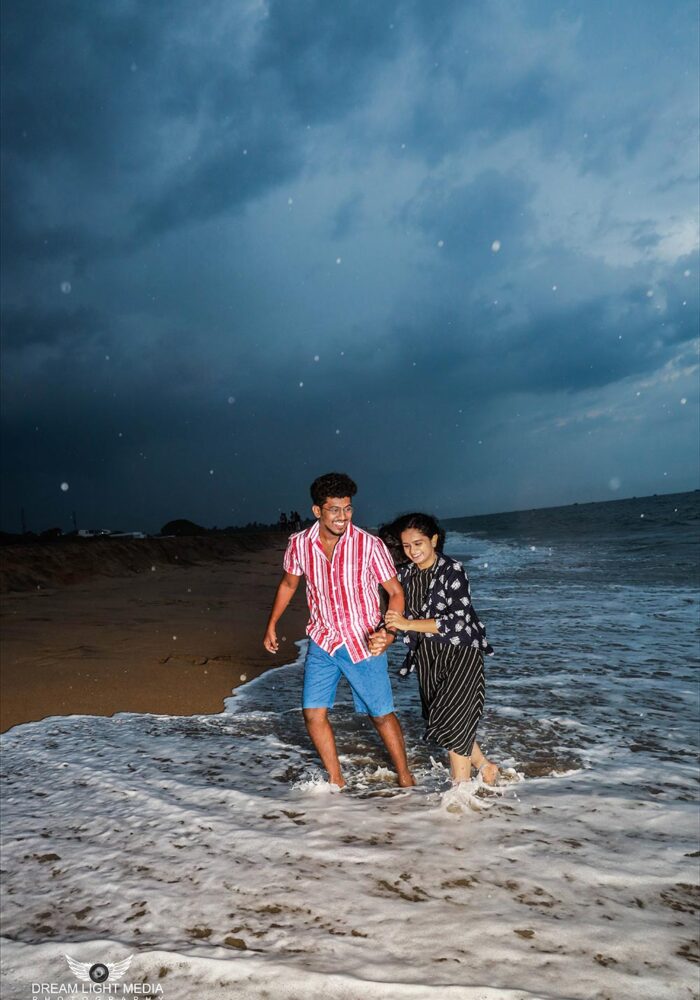 Outdoor Photography in Chennai, Couple Portraits, Couple Beach Photos, Couples Photography, Candid Wedding Photographers in Chennai