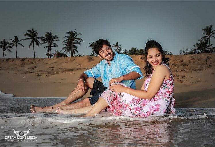 Outdoor Photography in Chennai, Couple Portraits, Couple Beach Photos, Couples Photography