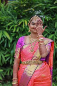 Bride Photoshoot Poses in Saree