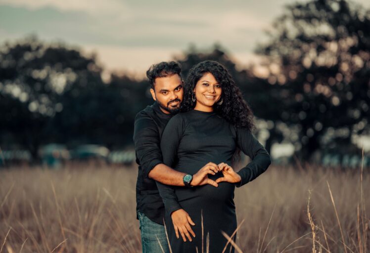 Maternity Photographers in Chennai, Maternity Photoshoot Poses for Couples